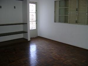 ALUGO CASA RESIDENCIAL no CENTRO de SÃO CARLOS,SP., à rua RIACHUELO, 593