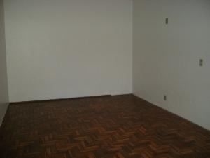 ALUGO CASA RESIDENCIAL no CENTRO de SÃO CARLOS,SP., à rua RIACHUELO, 593