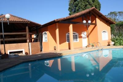 IBIÚNA ACONCHEGANTE E LINDA, A 3 KM DA CIDADE.