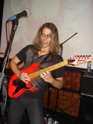 Aulas de Guitarra com Alex Meister 21 8141-2626