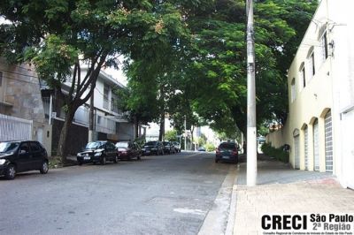 Vendo ou Alugo Sobrado para fins Comerciais na Vila Clementino, próximo do metrô