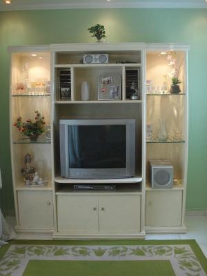 Vende-se uma estante se mi novo, aceito troca.