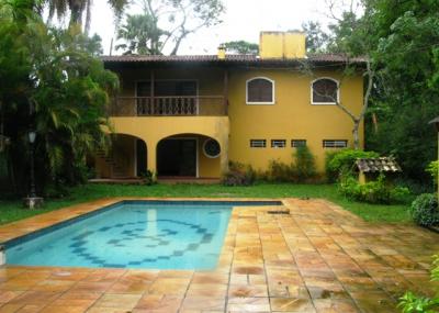 CASA EM CONDOMÍNIO FECHADO