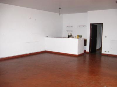 CASA EM CONDOMÍNIO FECHADO