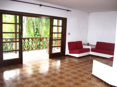 CASA EM CONDOMÍNIO FECHADO