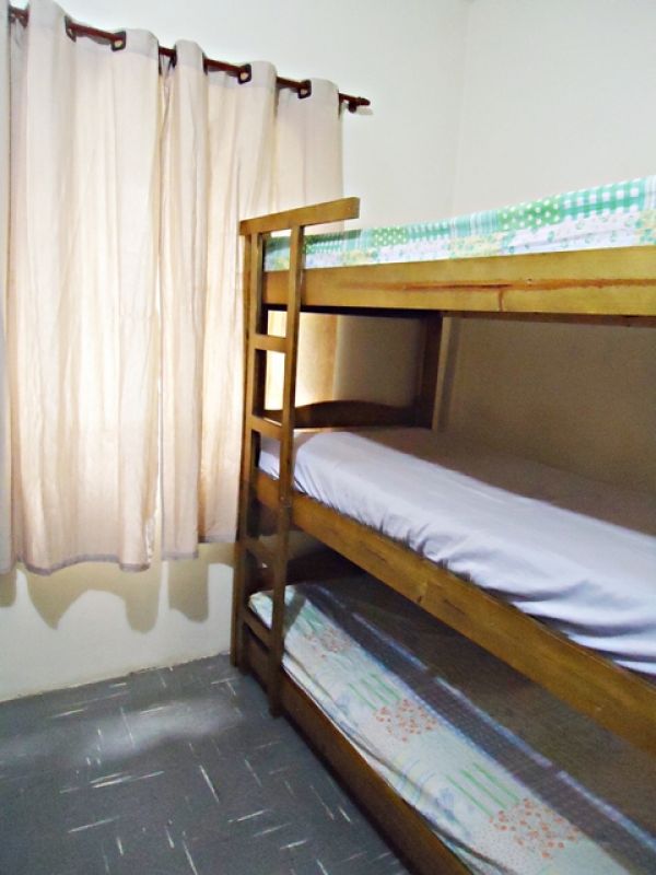 Quartos compartilhados para moças em ótimo ambiente familiar