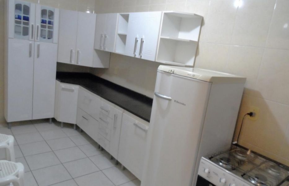 Cód. M003 Ap com piscina e salão de jogos predio frente ao mar.