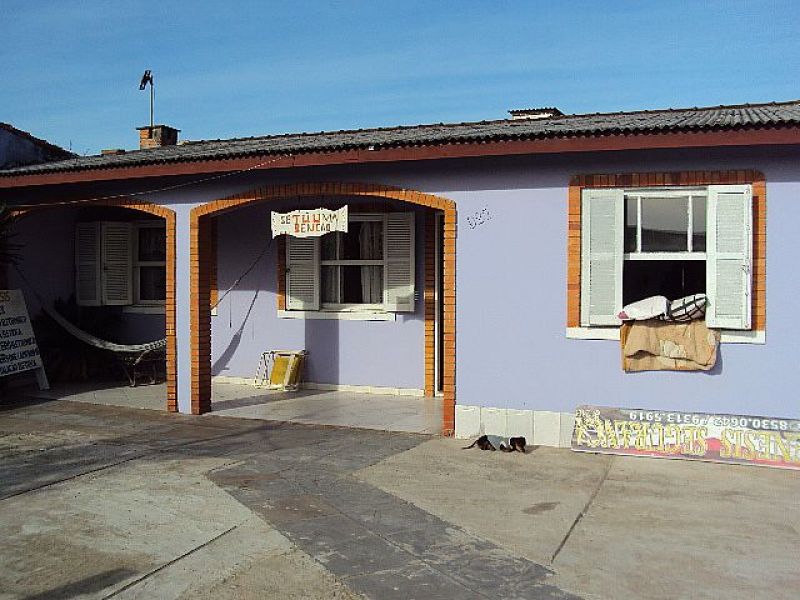 Casa de barbada boa e barata,em ótimo estado de cons...