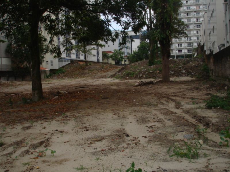 Excelente Área no Centro de SÃO VICENTE 