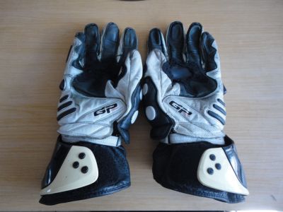 LUVAS ALPINESTARS GP PRO PRETA C/ BRANCA 