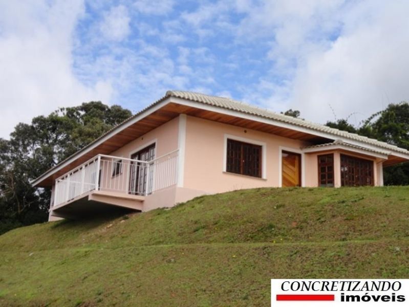 Casa em Campos do Jordão com vista para o verde.