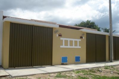 CASA PLANA EM MARACANAÚ  - 02 quartos