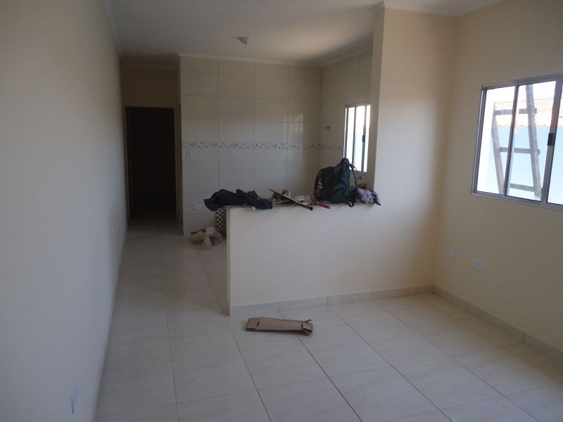 Casa Mongaguá com 2 dorms, churrasqueira, 2 vagas