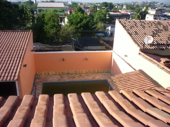 Casa colonial triplex com piscina próximo ao centro de Nova Iguaçu