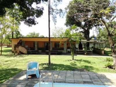 Ótimo sítio, com 6.000 m2, 2 casas, campo de futebol, piscina e muito verde!