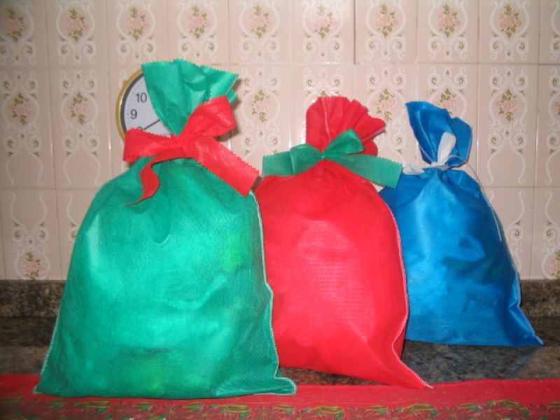 Sacolas e embalagens personalizadas em tnt.