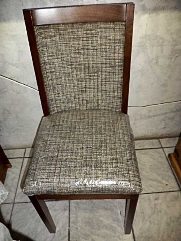 Cadeira estofada Detalli 