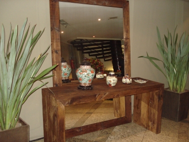 LOCAÇÃO DE MESAS DE MADEIRA DE DEMOLIÇÃO