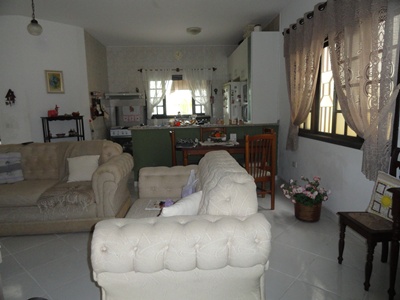 Casa com 03 Dormitórios em Caraguatatuba