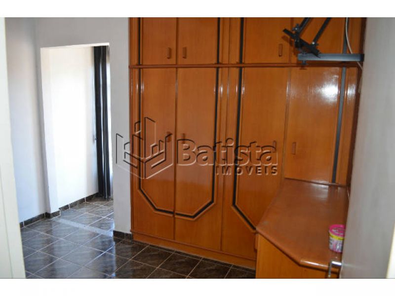 Casa duplex 3Q, na praça do Sup. Extrabom em Valparaíso.