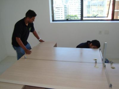 Desmontagem e montagem de móveis para escritorio com Transporte e carreto