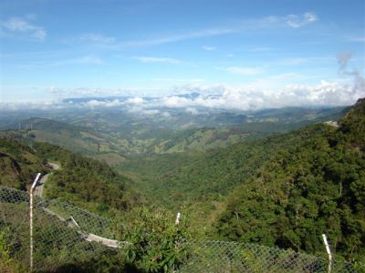 Maravilhosa mansão em Campos do Jordão com vista panorâmica para o vale