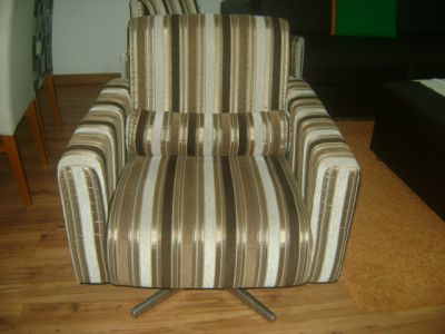 poltronas decorativas e p/ descanso...pusf almofadas sob medida.