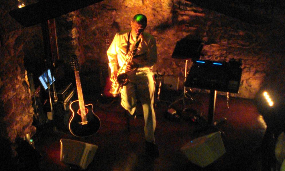 Saxofonista, música ao vivo!