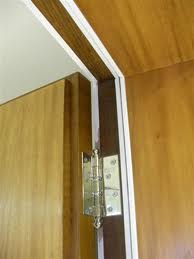 Porta acústica em madeira. 