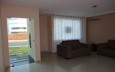 Belíssima Casa no Parque do Jiqui