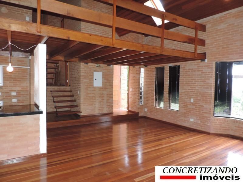 Linda em Campos do Jordão com vista para a Pedra do Baú e a serra.