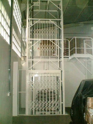 ELEVADOR INDUSTRIAL,MONTA CARGA,ELEVADOR