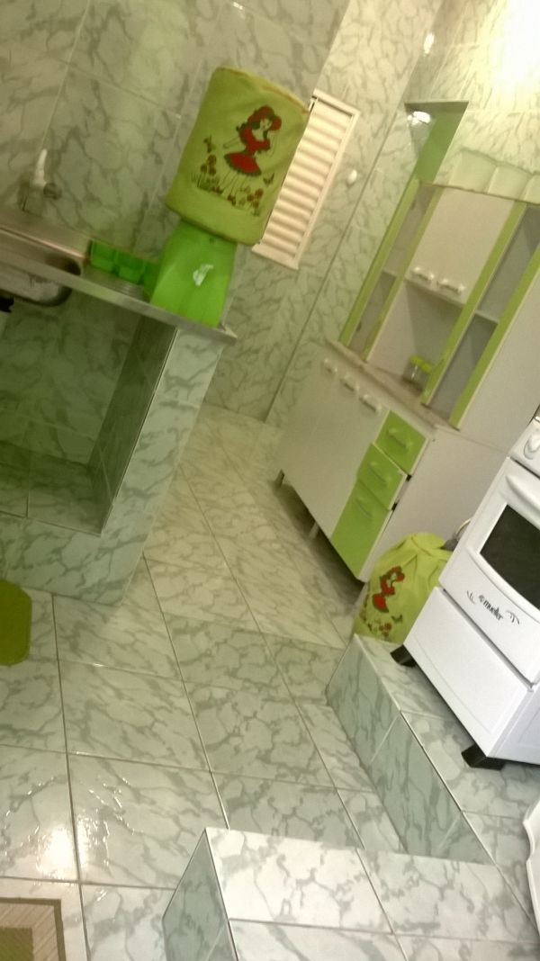 Casa mobiliada tv a cabo ar com agua e luz 1000