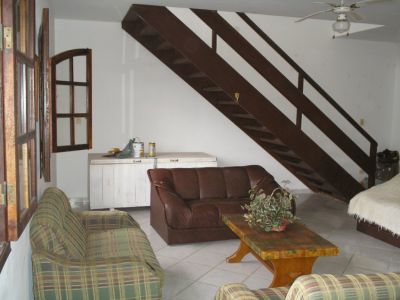 Vende-se Excelente Residência no Balneário de Prainha - PR.