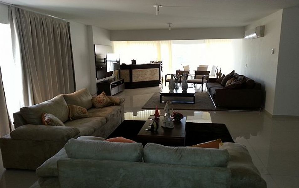 Apartamento em Tirol - Cód. 1152