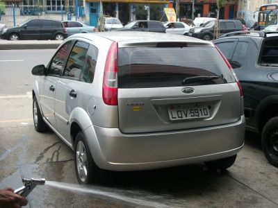 Fiesta 04 portas 2004 completo