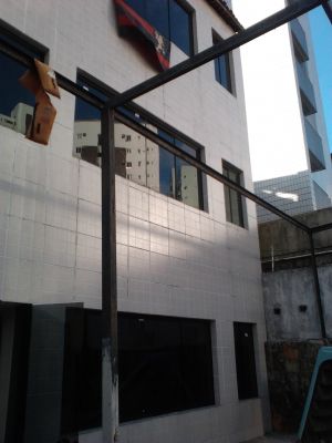 ALUGO SALA COMERCIAL COM 140M² EM LOCAL NOBRE DE CASA AMARELA - OPORTUNIDADE ÚNICA!!