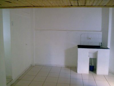 ALUGO COMODO C/ COZINHA WC 400,00 VILA MEDEIROS ZONA NORTE SP