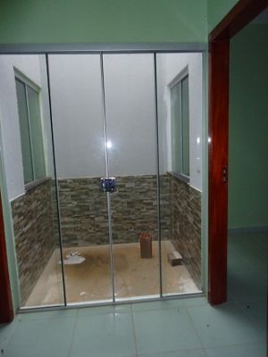 01 CASA, 02 QTS, C/ SUI`TE. NO RES. SANTA FE