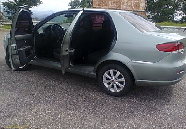 Motorista com carro para viagens ou utilizando o carro do próprio cliente.