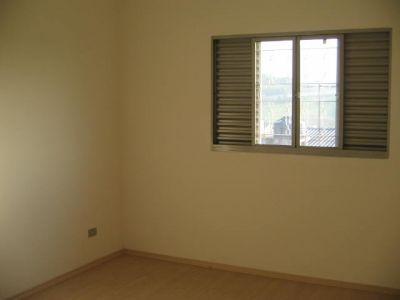 Sobrado novo com 3 dormitórios