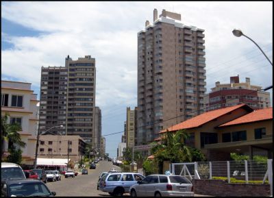 Alugo apartamento em Torres