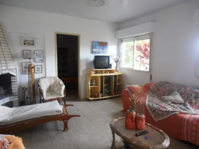 ótima casa de veraneio em imbé 5 quadras do mar