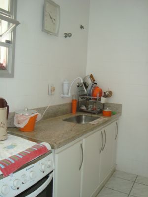 2  quadra do mar, 2 quartos + Dce, sala ampla, sol da manhã, frente para a rua