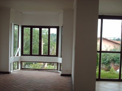 ALUGO CASA CONDOMÍNIO EM COTIA/SP