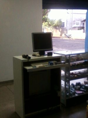 Vende-se drogaria desmontada mais estoque-NEGÓCIO DE OCASIÃO