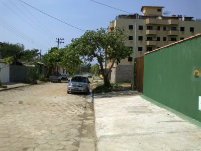 ALUGO CASA COM 04 QUARTOS COM SUITE E V/T, DUAS COZINHAS E SALAS,  GARAGEM  PARA 08 CARRO EM UBATUBA