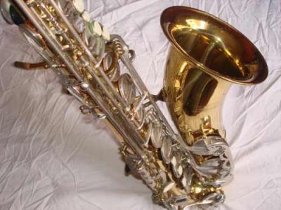 Sax tenor Peace dourado com chaves cromadas