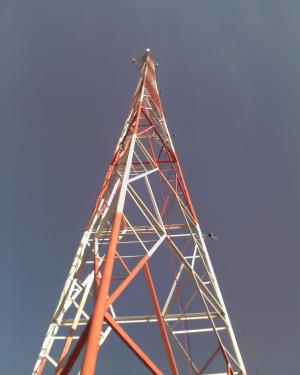 TORRE AUTO PORTANTE , ESTAIADAS