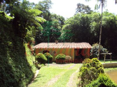 Chacaras em Juquitiba com 2 lagos nascente piscina casa com 2 quartos 1 suíte 185mil